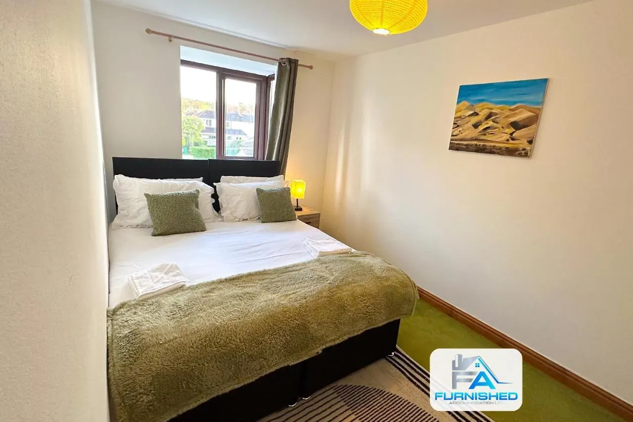 Contractor Stays By Furnished Accommodation Leeds - Free Van Parking On Driveway 布拉姆霍普 英国