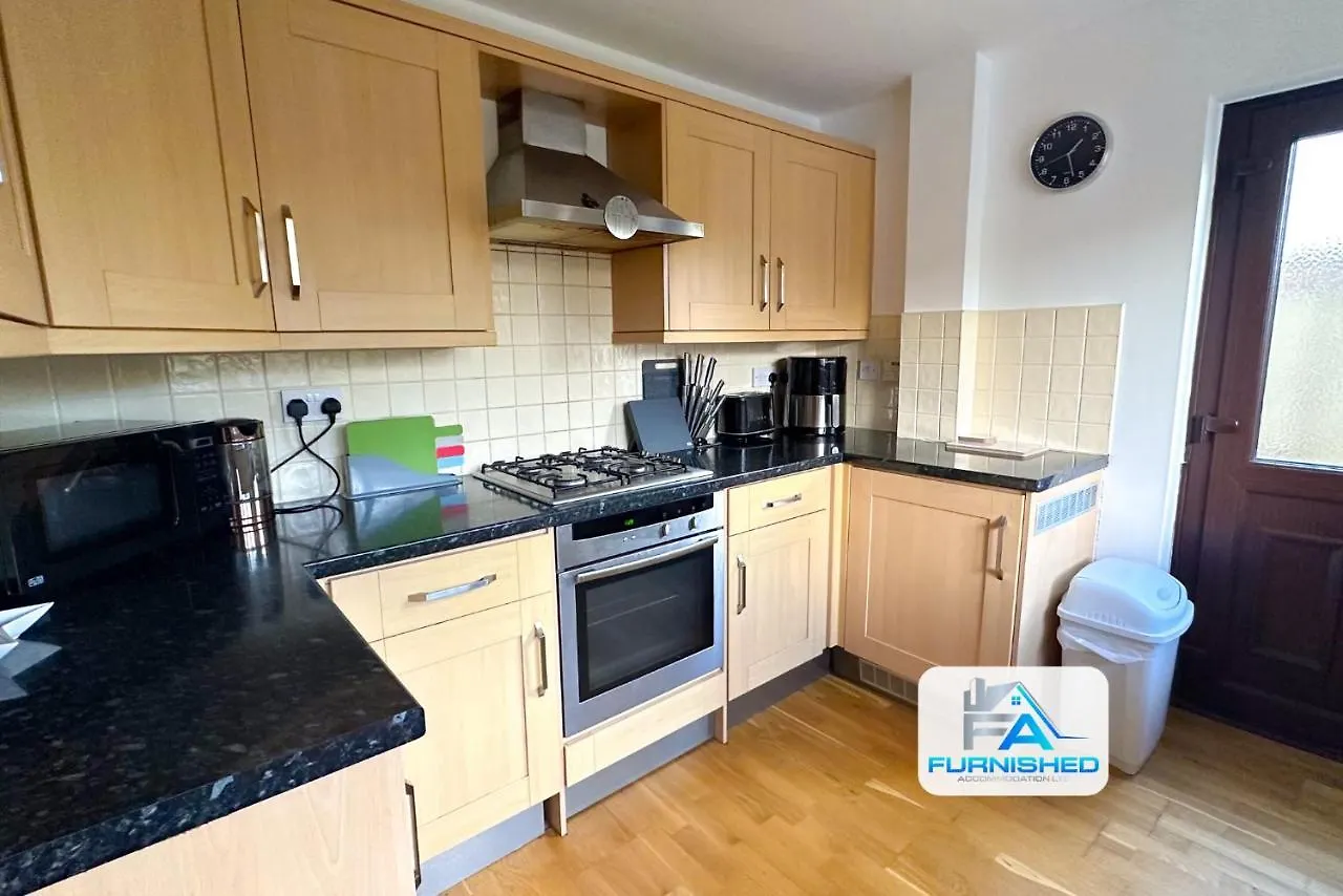 Contractor Stays By Furnished Accommodation Leeds - Free Van Parking On Driveway 布拉姆霍普