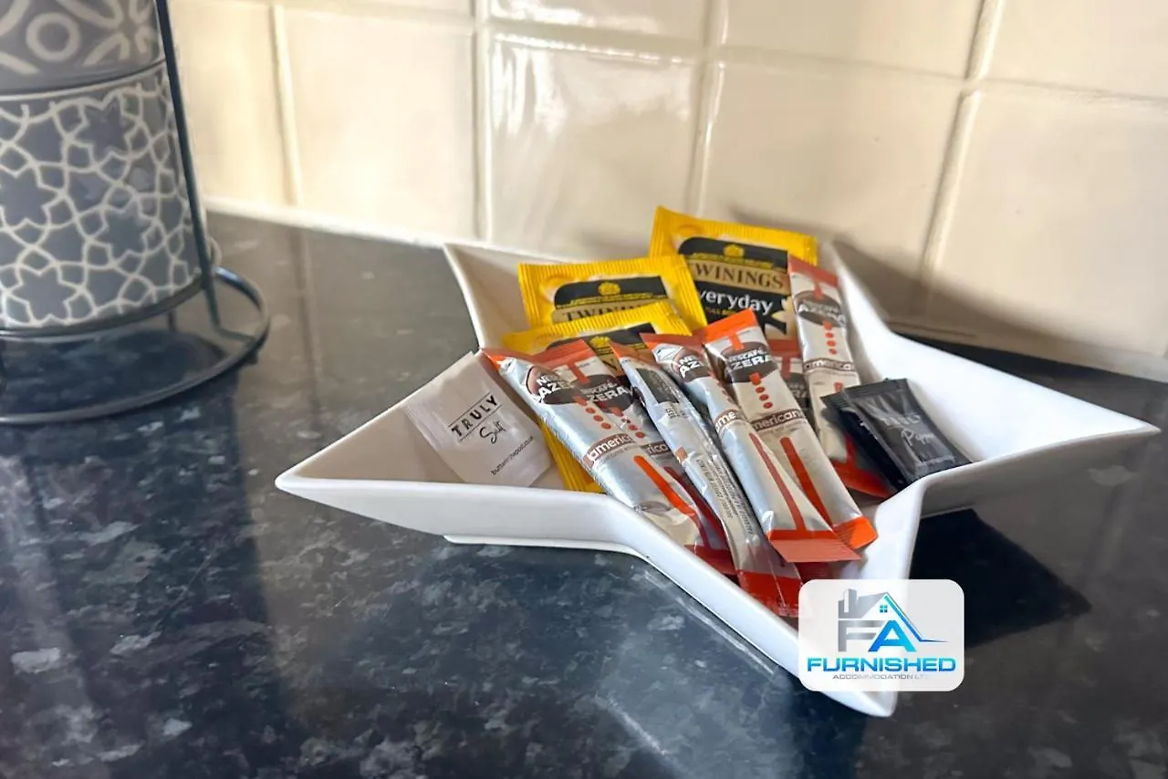 度假居 Contractor Stays By Furnished Accommodation Leeds - Free Van Parking On Driveway 布拉姆霍普