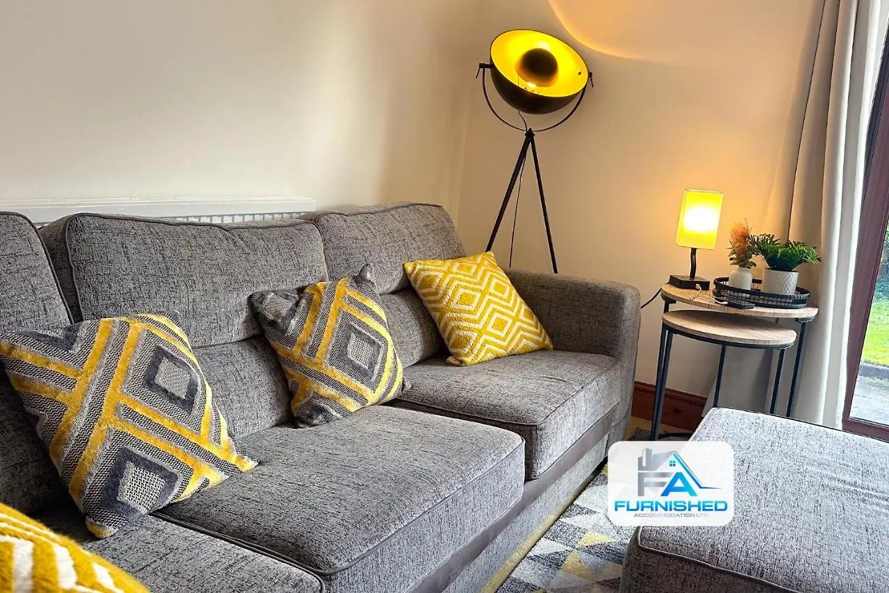 Contractor Stays By Furnished Accommodation Leeds - Free Van Parking On Driveway 布拉姆霍普